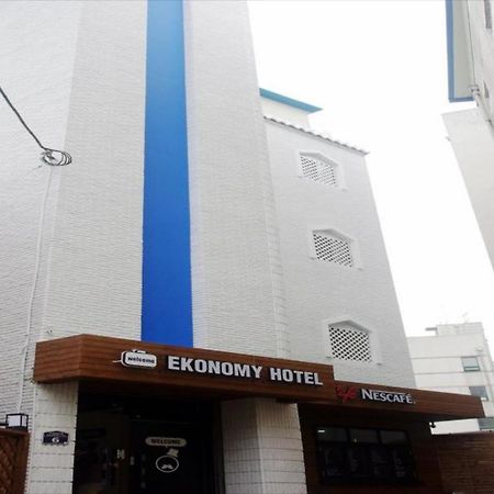 Ekonomy Hotel Gumi Eksteriør billede