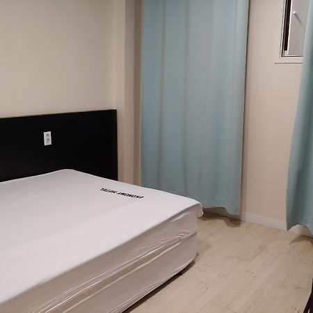 Ekonomy Hotel Gumi Eksteriør billede