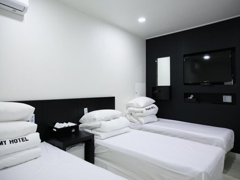 Ekonomy Hotel Gumi Eksteriør billede
