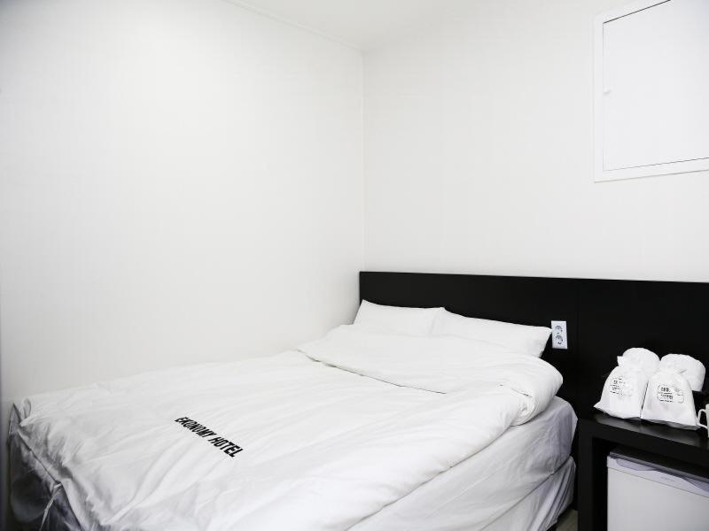 Ekonomy Hotel Gumi Eksteriør billede