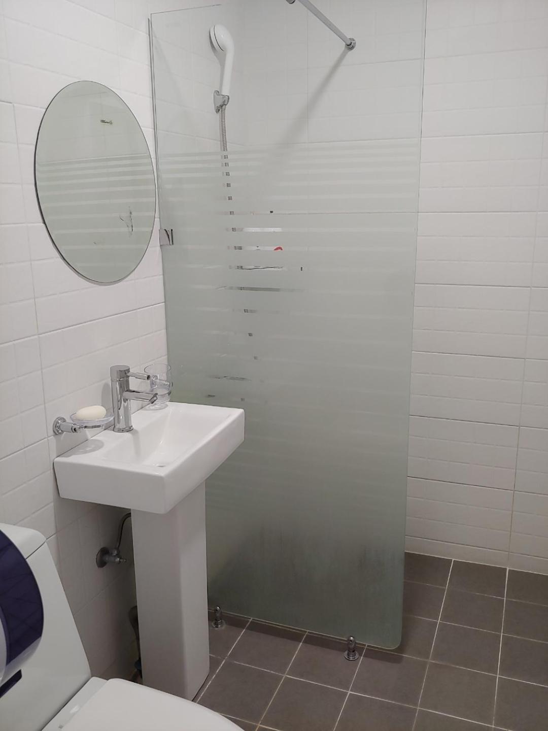 Ekonomy Hotel Gumi Eksteriør billede