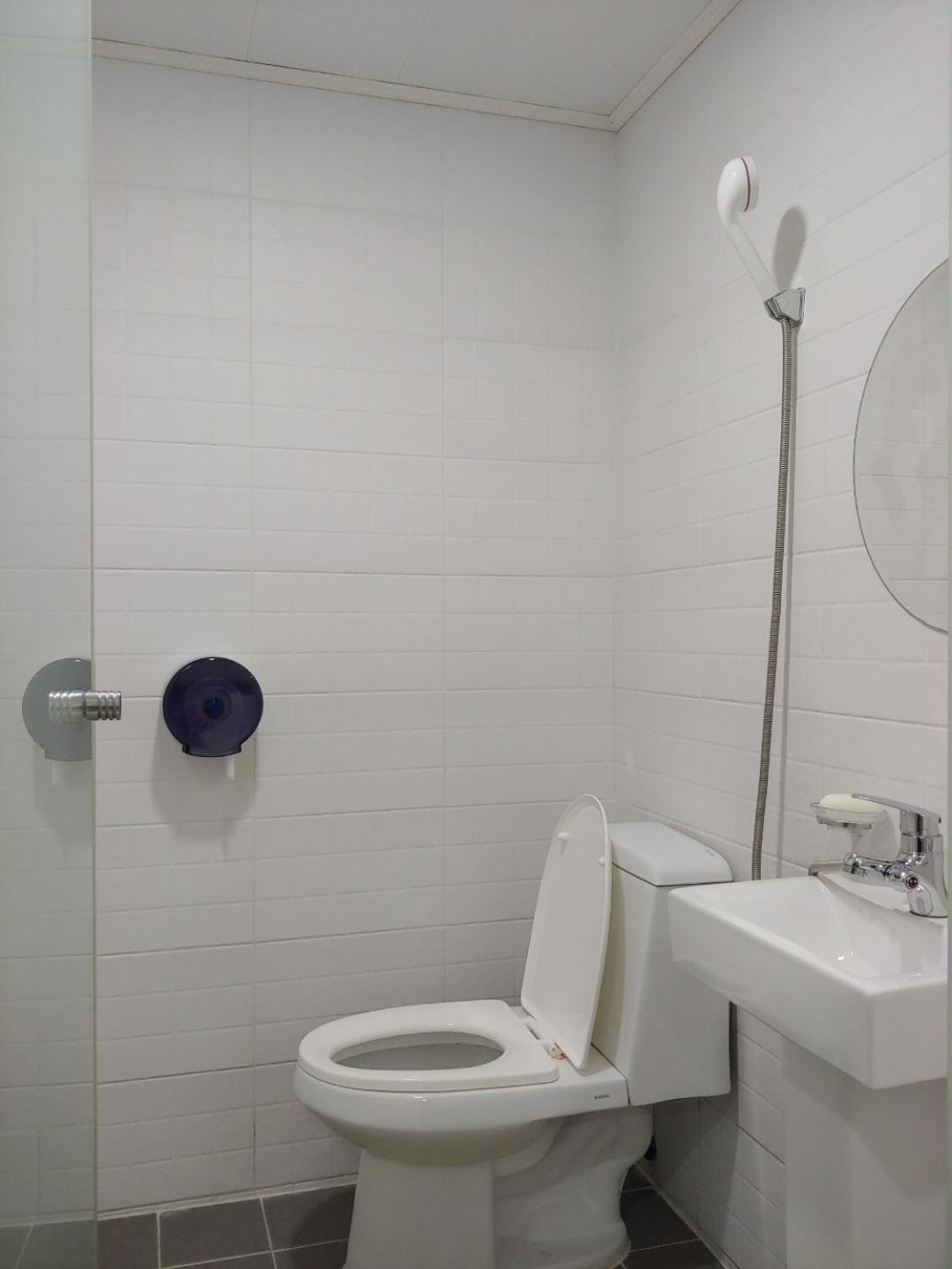 Ekonomy Hotel Gumi Eksteriør billede