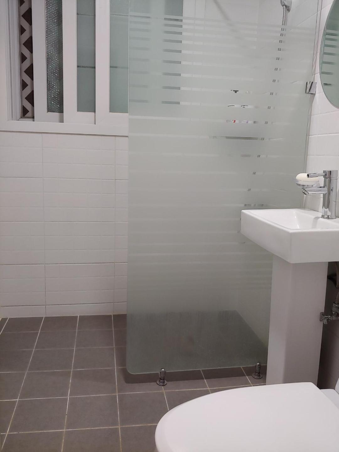 Ekonomy Hotel Gumi Eksteriør billede